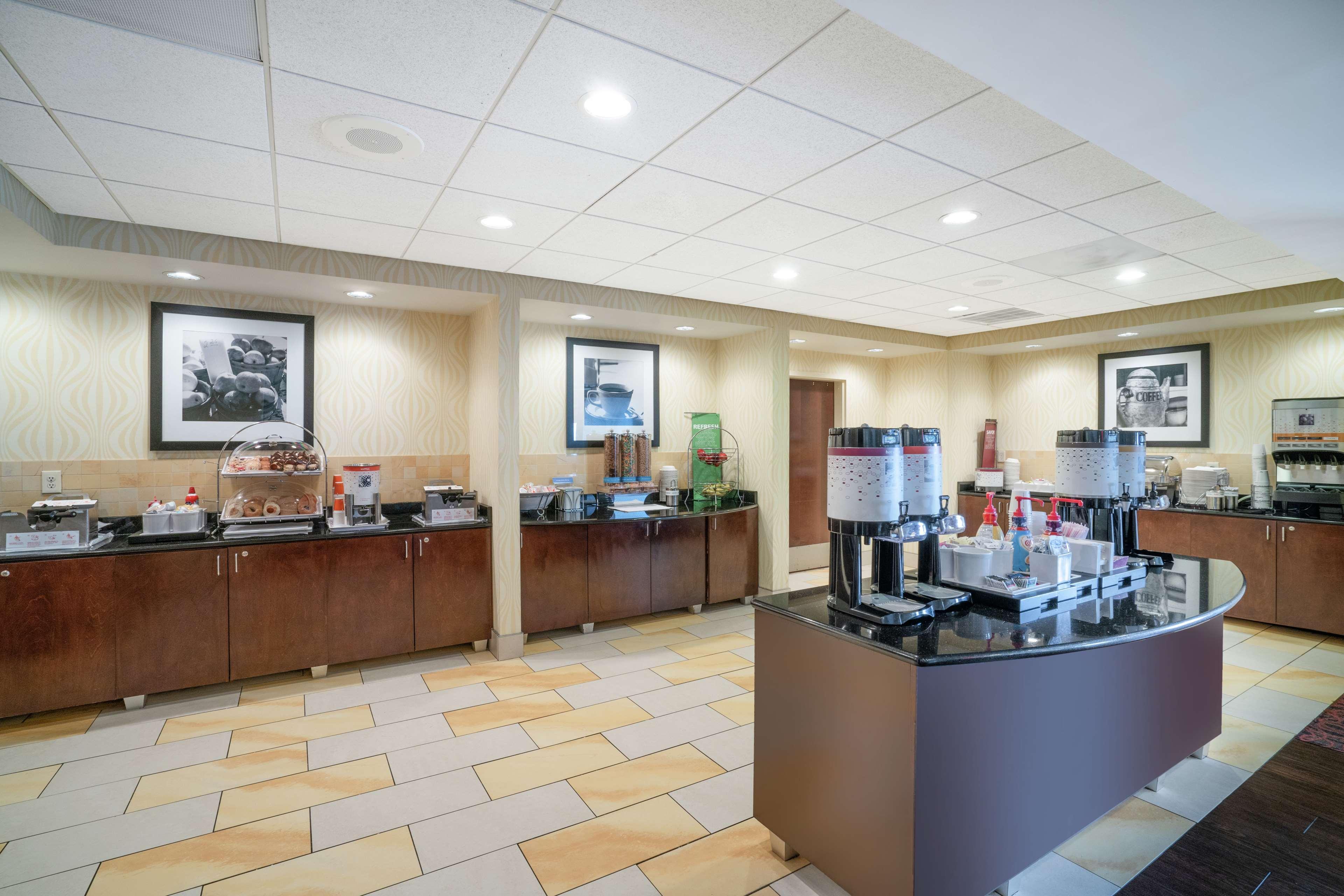 Hampton Inn Richmond - Airport Sandston Exterior photo